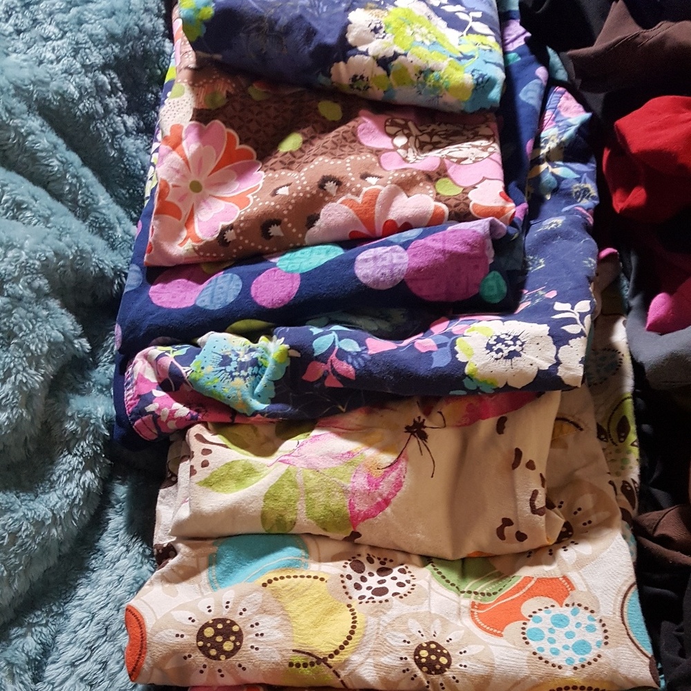 Scrubs l and xl top and bottoms and sets